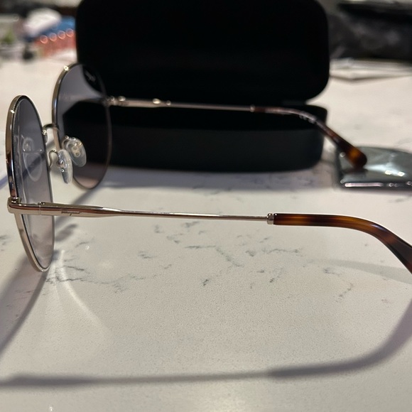Ferragamo Sunglasses NWOT Blue Lenses - Picture 3 of 4